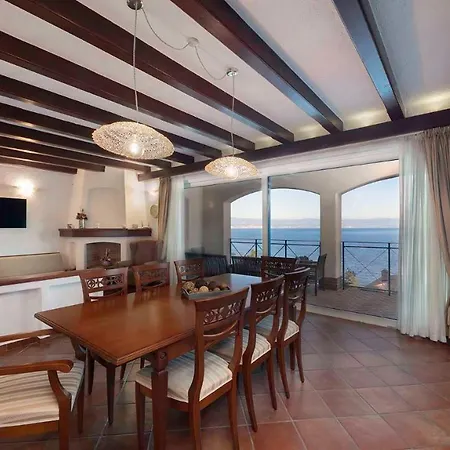 Luxury With Stunning View Villa *