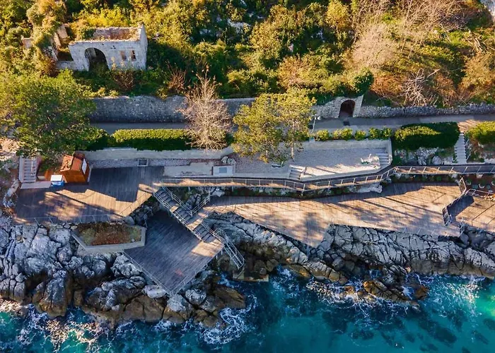 Luxury With Stunning View Vilă