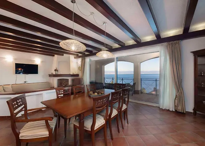 Luxury With Stunning View Vilă *