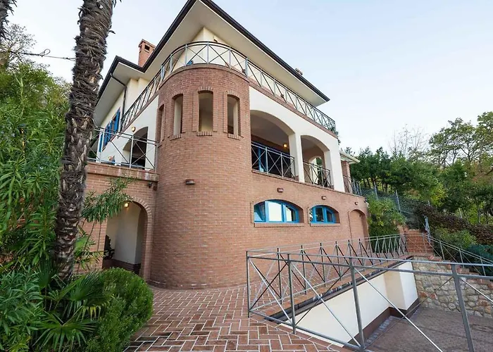 빌라 Luxury With Stunning View Mošćenička Draga